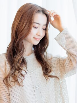 タヤ ザ ベーシックス フクオカテン(TAYA THE BASICS FUKUOKA) センターパートの美髪ロング