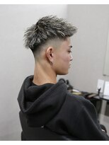 スラッシュ(SLASH)&nbsp;メンズパーマ/ホワイトメッシュ/短髪/フェードカット/ツイスト