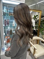 リア(riah) 透明感カラー/オリーブブラウン/艶髪/ウェーブ/カール