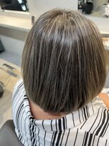 プラスシー(+C)&nbsp;白ベージュで作る地毛にハイライト/福岡地毛にハイライト