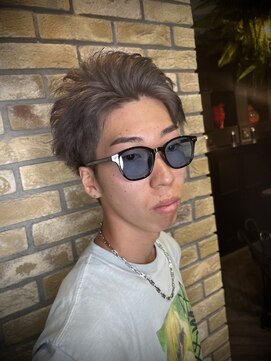 モナン 渋谷(Monan) ツーブロスパイキーショート×グレーシルバー