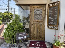 ヘアーウィズプリズム(hair with PRISM)の雰囲気（開放感の溢れる明るい店内です。）