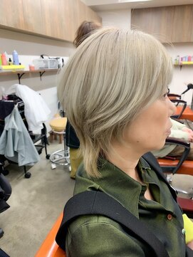 ベルクープス 天王寺店(Belle Coupes) 【Bellecoupes】足立美佐恵 トリプリカラー ペールホワイト