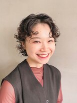 トゥコ(tuco)&nbsp;ショート　パーマ　クルクル　ウルフ　センターパート