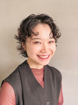 トゥコ(tuco) ショート パーマ クルクル ウルフ センターパート