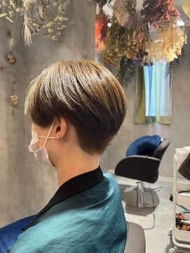 お花と犬と美容室 レディースハンサムショート