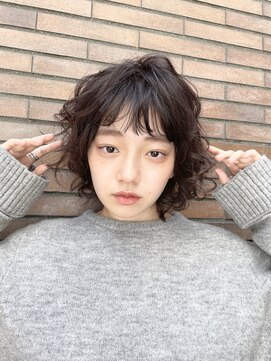 カゼ ダイカンヤマ Kaze DAIKANYAMA モノトーンダークブラウンの菱形パーマ20代30代