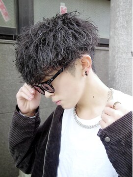 クオル 立川(QOL) ツイストスパイラル／波巻きパーマ／メンズカット／刈り上げ