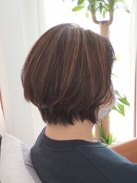 ラグラスヘア(LAGRAS HAIR) 白髪ぼかしショートボブ
