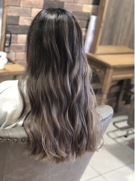 ホワイト 伊勢崎(WHITE) フルブリーチ歴をリペア！逆バレイヤージュ☆シャドールーツ