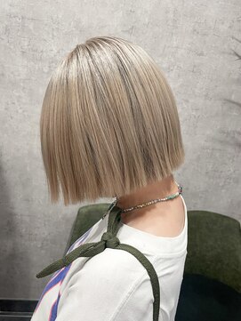 ヘイリー(HAILEY) ミルクティーベージュ/Wカラー/ブリーチハイトーン