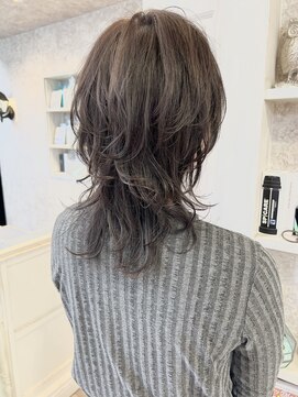 キャアリー(Caary) 福山市Caaryお洒落ロングウルフ立体感レイヤースタイル20代30代