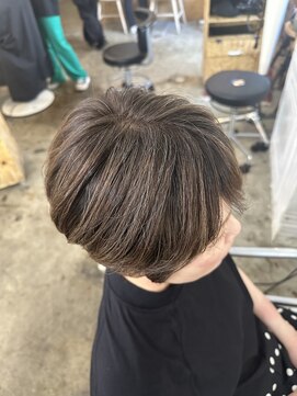 ウィークエンド(WEEKEND) ″白髪は天然ハイライト″