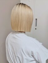 ヒビヲ(HIBIO) タッセルボブダブルカラー切りっぱなしボブ外ハネボブ顔周り30代