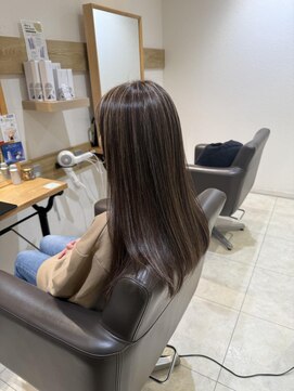 ステラバイケンジ 藤沢(STELLA by KENJE) 【脱白髪染め】白髪ぼかしハイライト叶える大人女子透明感カラー