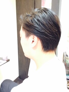 オムヘアーバイグルーマーズ(HOMME HAIR by GROOMER/S) 清潔感のある耳出しスタイル【水道橋 HOMME HAIR 2nd】