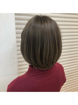 アパルトメント ジェシカ(l'appartement de Jessica) ハイライト×くすみベージュ