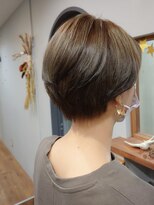 ウィーク 梅田(UiiC)&nbsp;美シルエット大人な艶髪ショート【uiic umeda sachi】