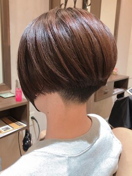 ルチカ(Luccica) 【Luccica】刈り上げ前下がりショート