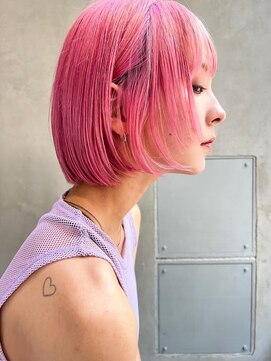 エイミー(Aimee) Aimee町田　小顔レイヤー×ビビットピンク