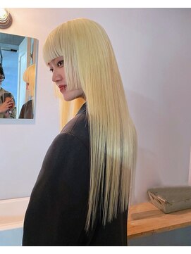 チーカ(chica) ホワイトブロンド/ワイドバング/似合わせカットフェミニンロング