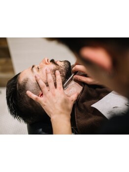 【21時まで営業】ケアもデザインもお任せ!従来のシェービングとは違うこだわりの髭剃りを是非ご体感下さい
