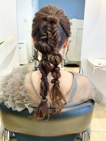 リラヘアー(Rela hair)&nbsp;編み込みツインヘアアレンジ