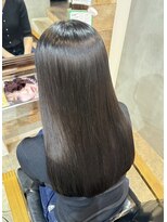 シー.(SHE.)&nbsp;【ツヤ髪】ダークブラウン×プラチナトリートメント