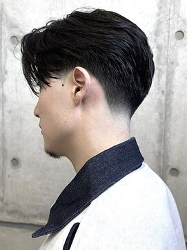 オーシャントーキョー ホワイト 原宿(OCEAN TOKYO WHITE) テーパーフェードセンターパート