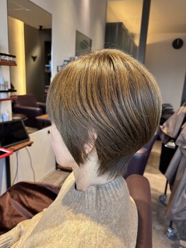 ブル(b.u.l.l.) ミルクティーブラウン＋ショートボブ