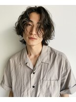 バイエイト(X8) 黒髪ミディアムウェーブの色気メンズヘア
