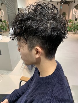 イズ(iss) メンズパーマ 刈り上げ高め