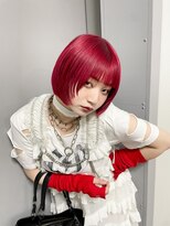 赤のショートボブ