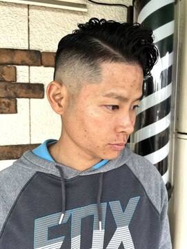 スタンドバーバー 柏(STAND BARBER) マッシュパーマ/ウルフ/アッシュブラック/カルマパーマ/柏