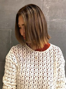 ディスコネクト(DISCO-N-NECT) 外ハネボブ　アッシュカラー　ベージュ　ハイライト　透明感