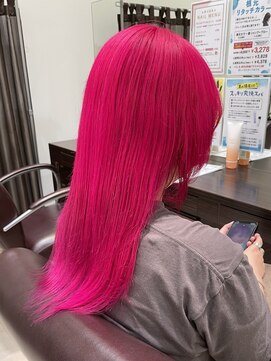 美容室ヒラトヤ 都南店 ビビットピンクカラー小顔レイヤーカットロングハイトーン