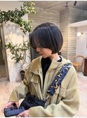 ダークグレーハンサムショート透明感カラーグレージュカラーボブ