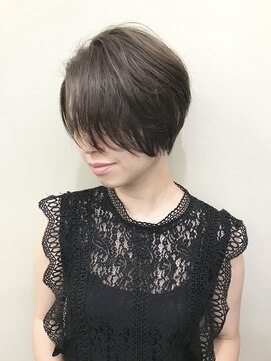 ラフ 原宿(L.a.a.g.f harajuku) 細めハイライト ミルクティーグレージュ 前下がりショート@原宿