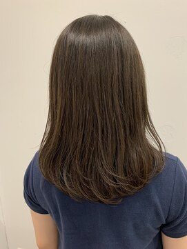 エスカーラ 表参道(THE ESCALA) アッシュベージュ&髪質改善トリートメント【タビラマユミ】