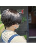 ダークグレージュ×小顔刈り上げマスキュリンショートボブ