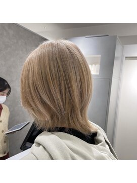 ユーフォリア 新宿通り(Euphoria) 大人可愛い小顔ミディネオウルフ☆イメチェン外ハネ【担当 池田