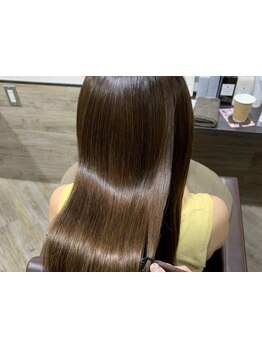 白髪をデザインに変えるカラー技術！栄養分をたっぷり補給する“カラーエステ”だからダメージも怖くない♪