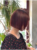 レッドカラー暖色カラー赤髪カシスカラー切りっぱなしボブ透明感