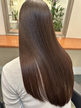 ゼグルス(XEGULUS)の写真/髪のうねりや広がりが気になる方にオススメ！ダメージを最小限に抑え、自然な艶サラストレートに♪
