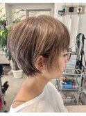 白髪ぼかしショート