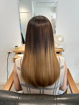 リベイル(LIVEIL) グラデーションカラー　うる艶、ストレートスタイル