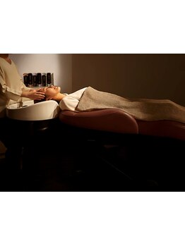 《完全個室×マンツーマン》リラックス×自律神経を整える効果で疲れを解消◎健康的な美髪へと導きます。