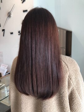 クティエ(Cuthie) ナチュラルなベリーピンク