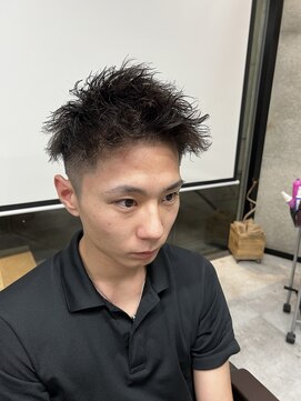 イーラ(era) ジェットモヒカン×アップバング×ツイストスパイラルパーマ