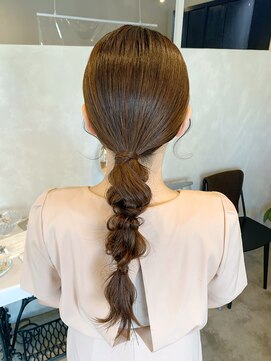 バレッタ(barretta) タイトローポニーアレンジ